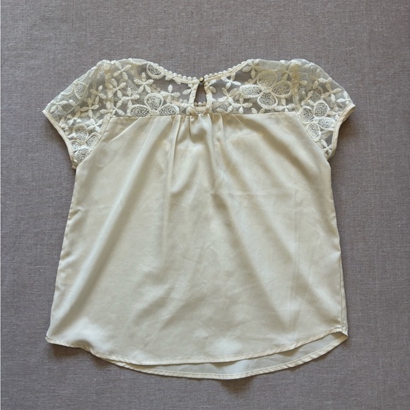 Cream lace boho blouse. - Picture 6 of 8